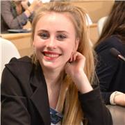 Professeure donne cours de soutien en langue espagnole en ligne